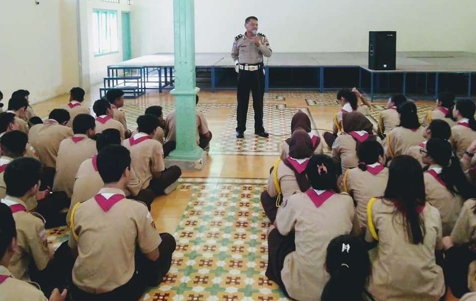 “Sosialisasi Etika dan Keselamatan Berlalu-lintas” oleh Satlantas Surakarta