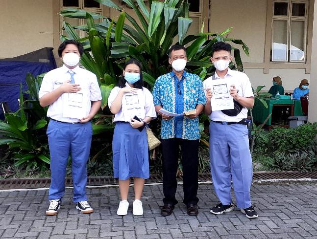 Vaksin Covid-19 untuk Siswa-siswi SMA WARGA