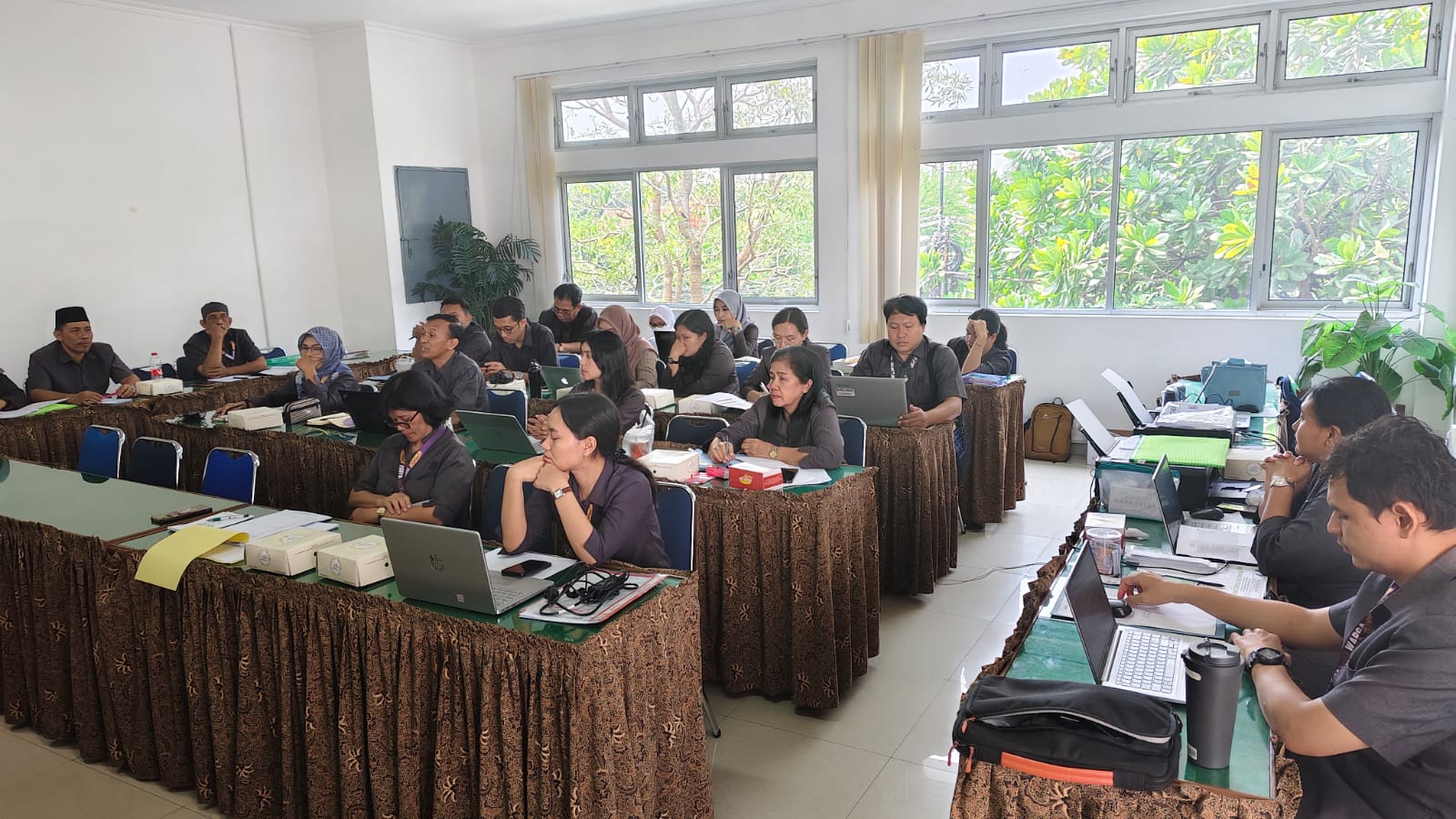 Wali Kelas dan Guru BK SMA Warga Komitmen Tingkatkan Kualitas Pendidikan
